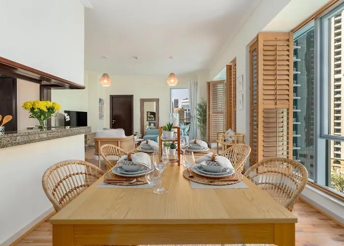 Boutique Apartment Sea Views - Dubai Marina